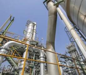 Qual a importância do isolamento térmico em tubulações industriais?