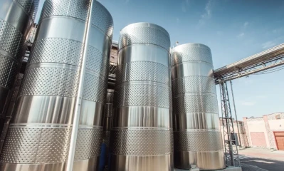 Os benefícios da montagem de tanques industriais sob medida